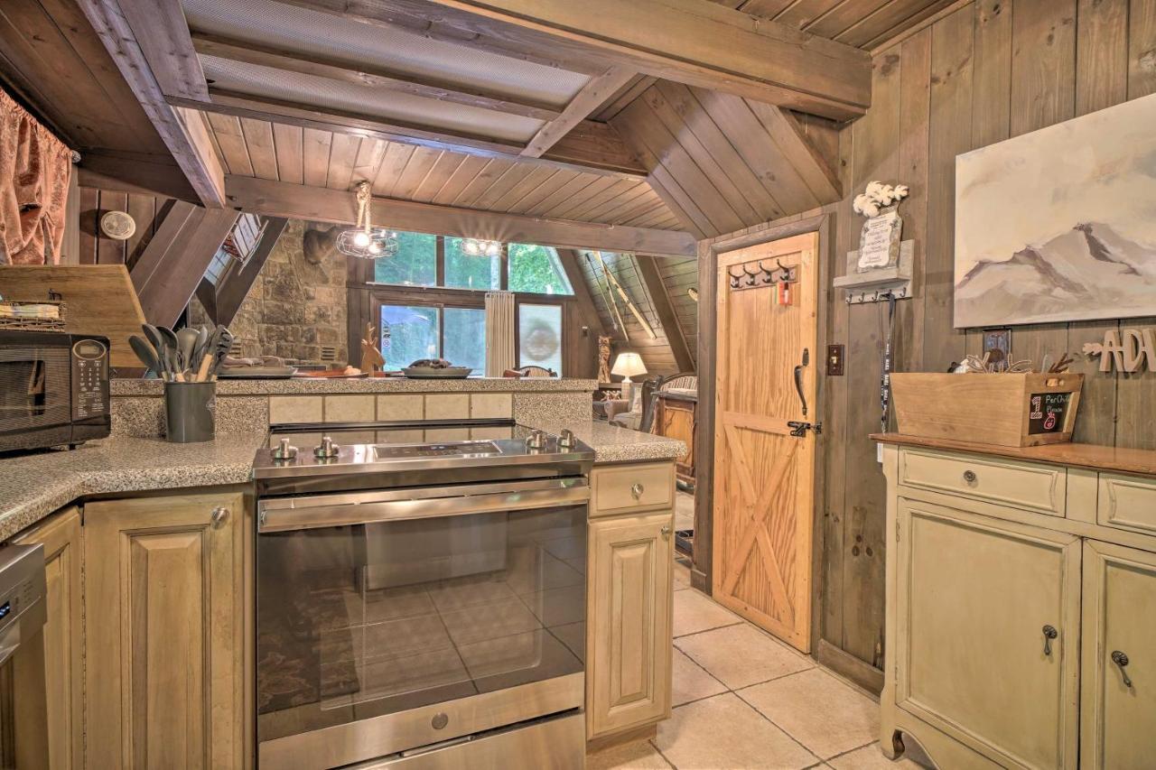 Snuggle Inn In The Heart Of Chalet Village! Gatlinburg Exterior photo