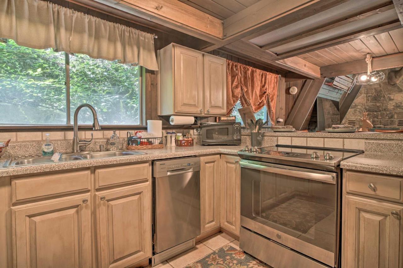 Snuggle Inn In The Heart Of Chalet Village! Gatlinburg Exterior photo