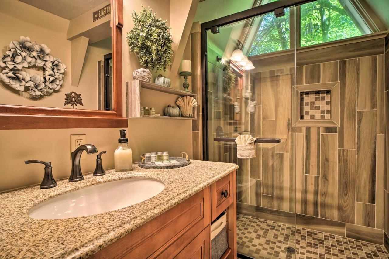Snuggle Inn In The Heart Of Chalet Village! Gatlinburg Exterior photo